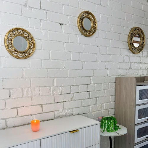 Interior decor at Tara Thai Massage in Mount Albert, Auckland, featuring a calming treatment space with soft lighting and relaxing details.